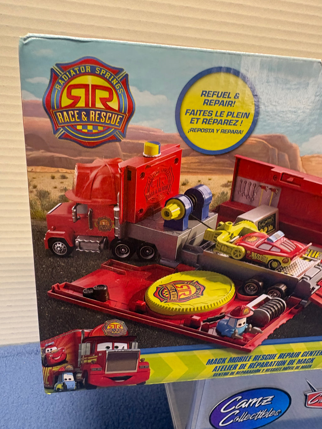 Disney Pixar Cars Race & Rescue Mack Mobile Rescue Repair Center