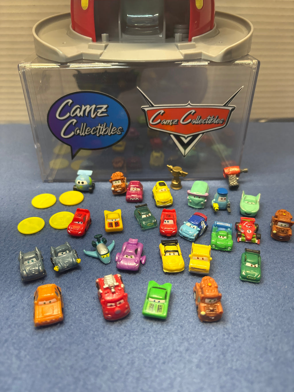 Disney Pixar Cars 2 Loose Globie Dispenser with squinkie coins and 24 squinkies