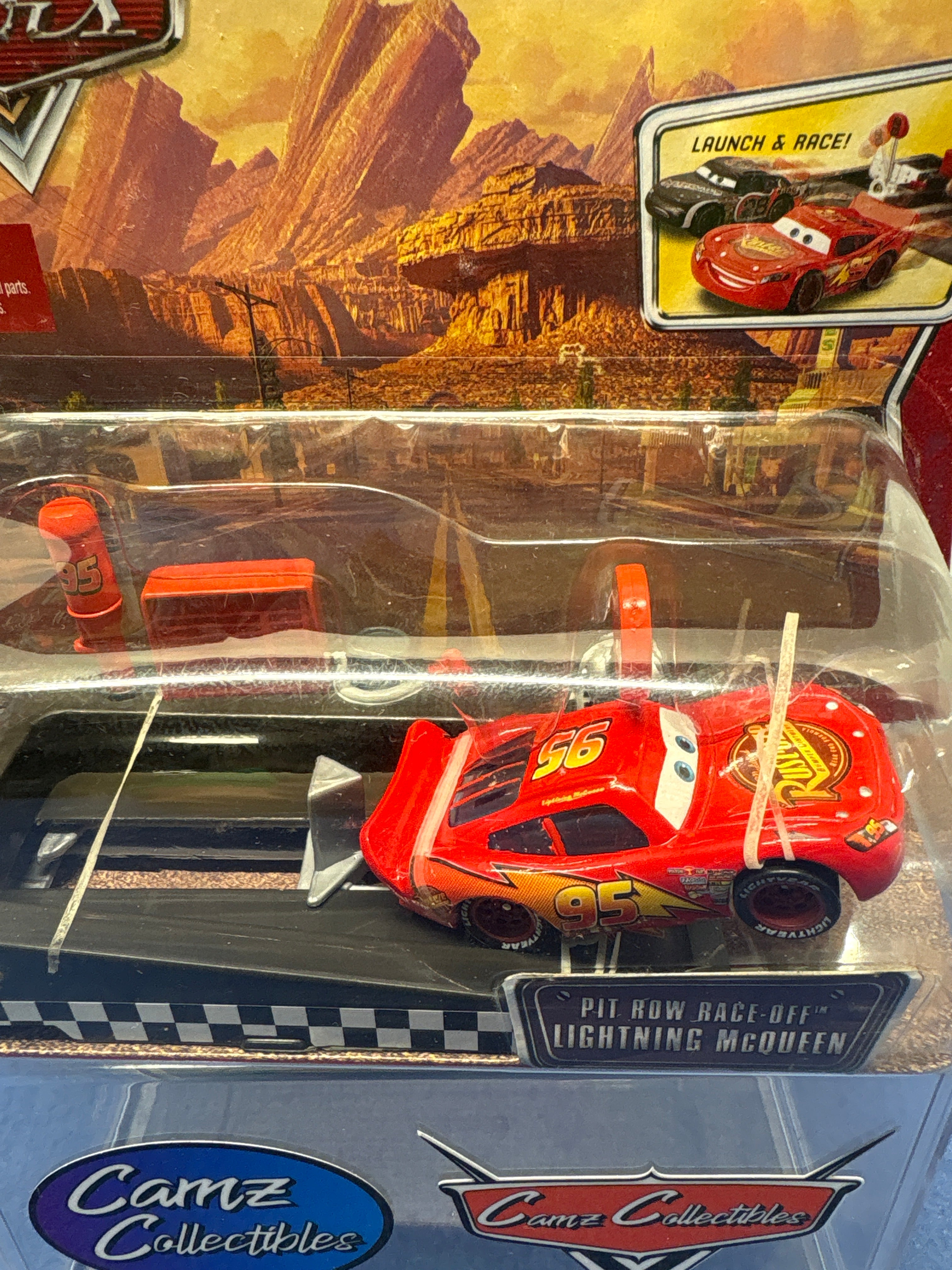 Disney Pixar Cars World of Cars Pit Race-Off Lightning McQueen