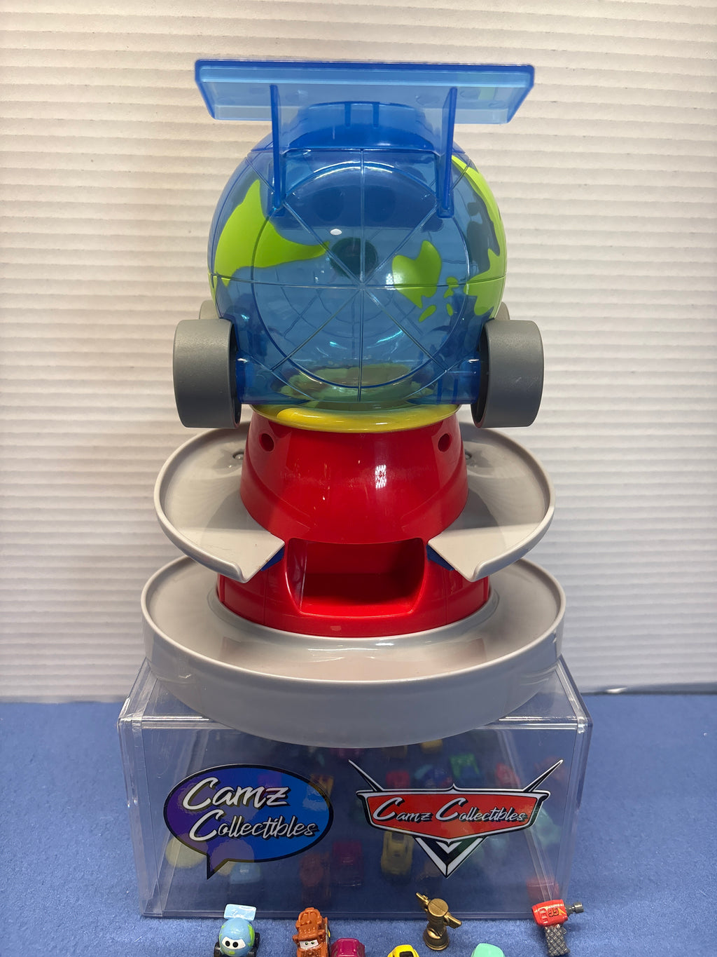 Disney Pixar Cars 2 Loose Globie Dispenser with squinkie coins and 24 squinkies