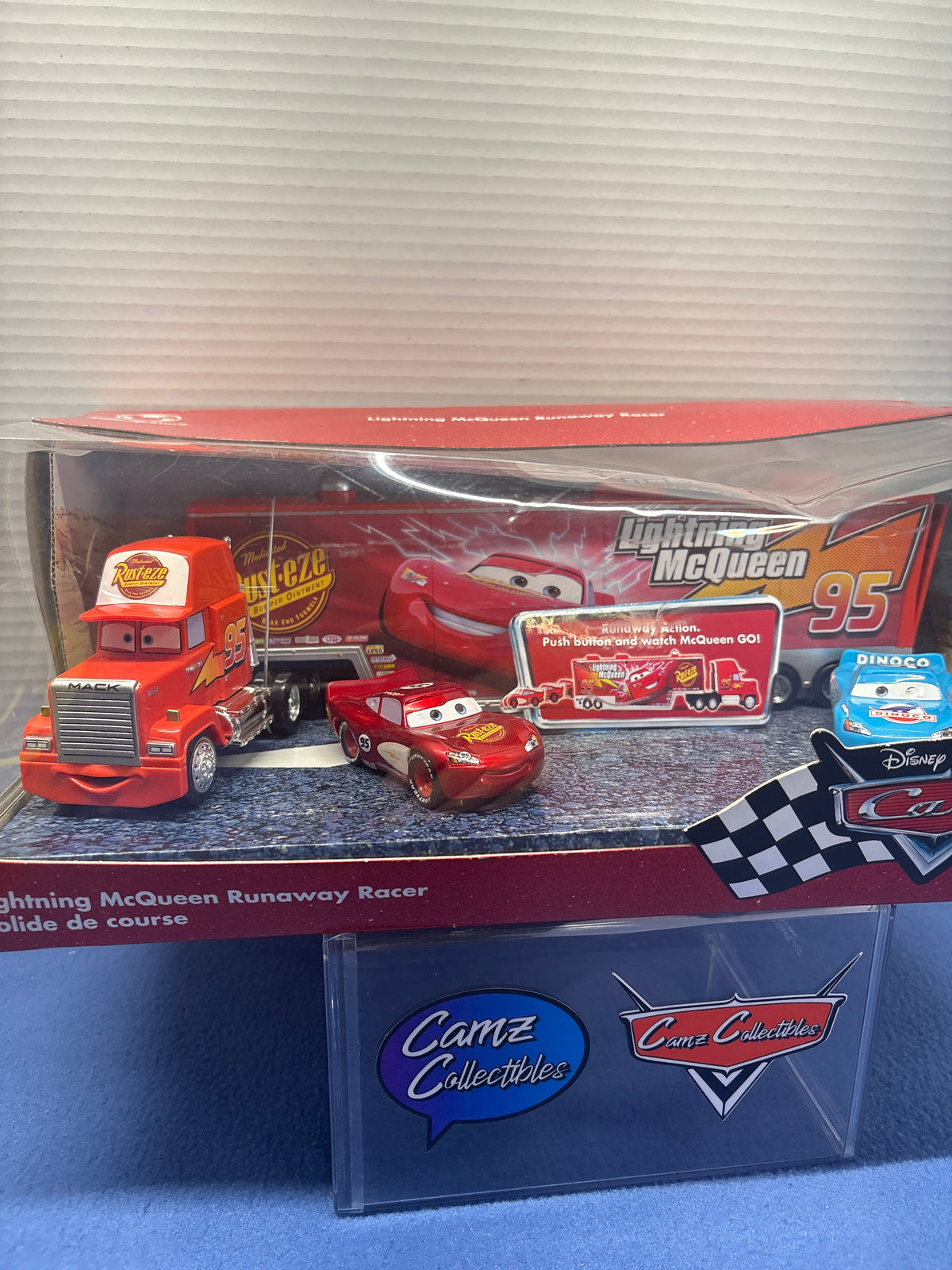 Disney Pixar Cars Lightning McQueen Runaway Racer Disney Store Exclusive (package damage)