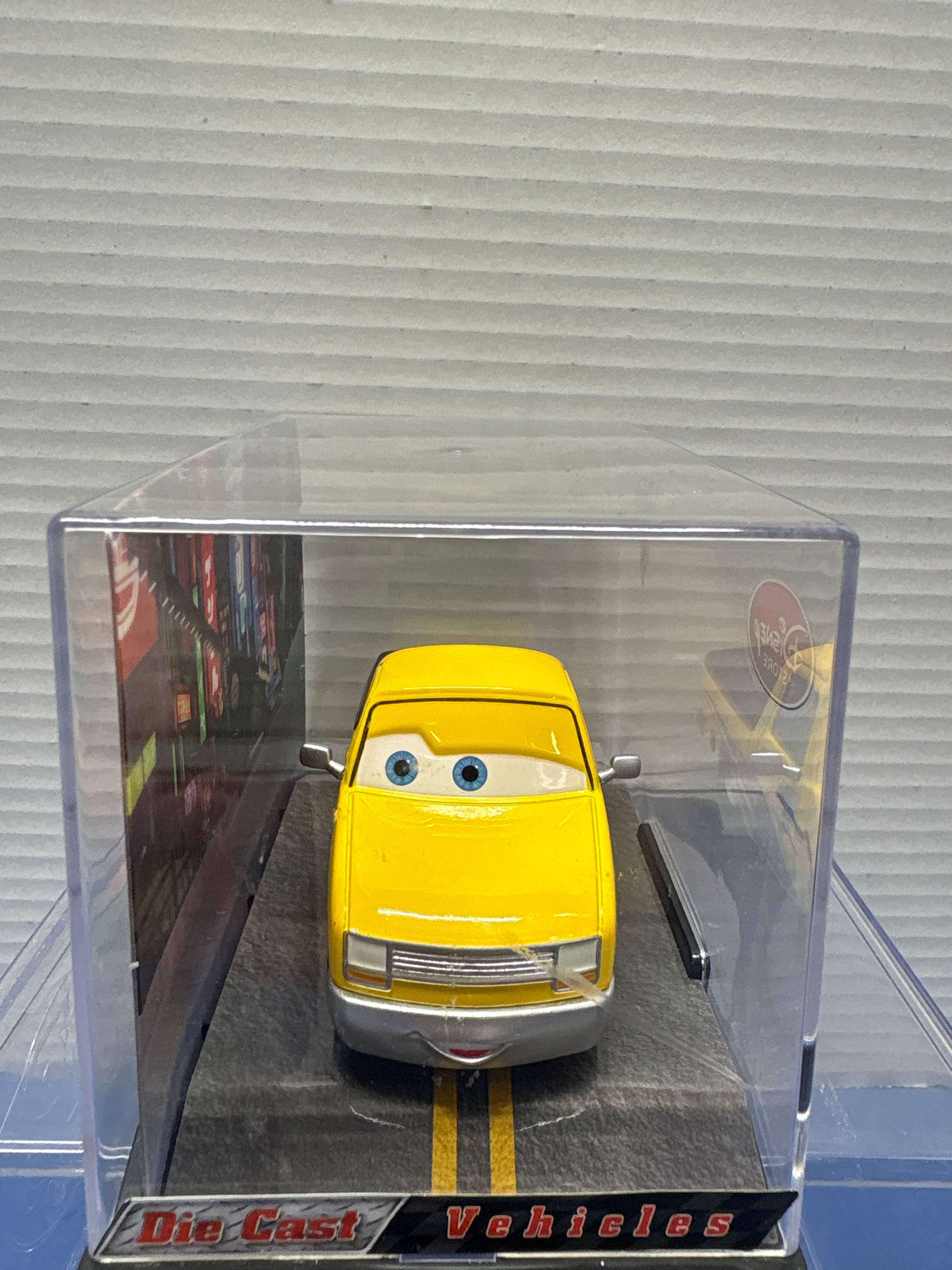 Disney Pixar Cars 2 Disney Store 1:43 John Lassetire