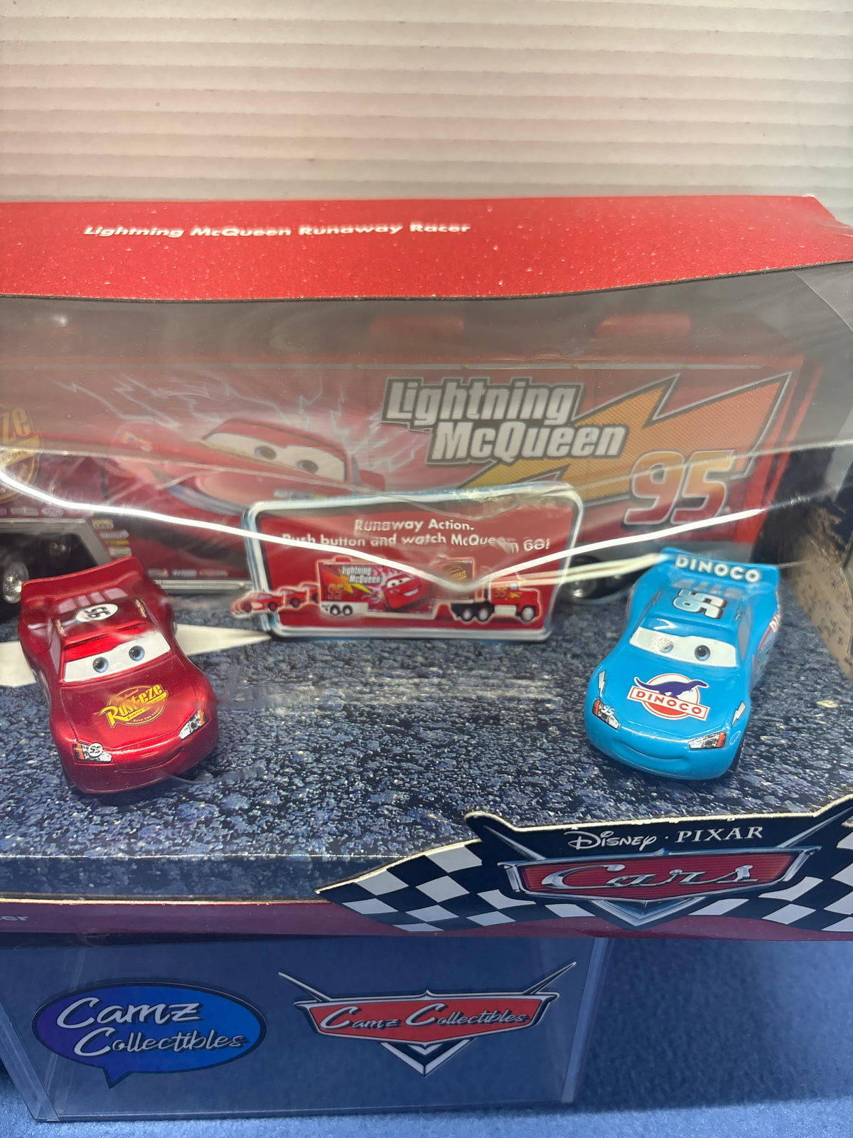 Disney Pixar Cars Lightning McQueen Runaway Racer Disney Store Exclusive (package damage)