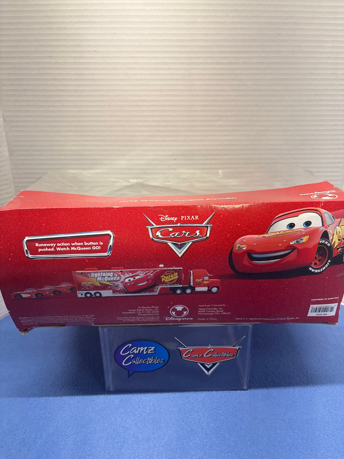 Disney Pixar Cars Lightning McQueen Runaway Racer Disney Store Exclusive (package damage)
