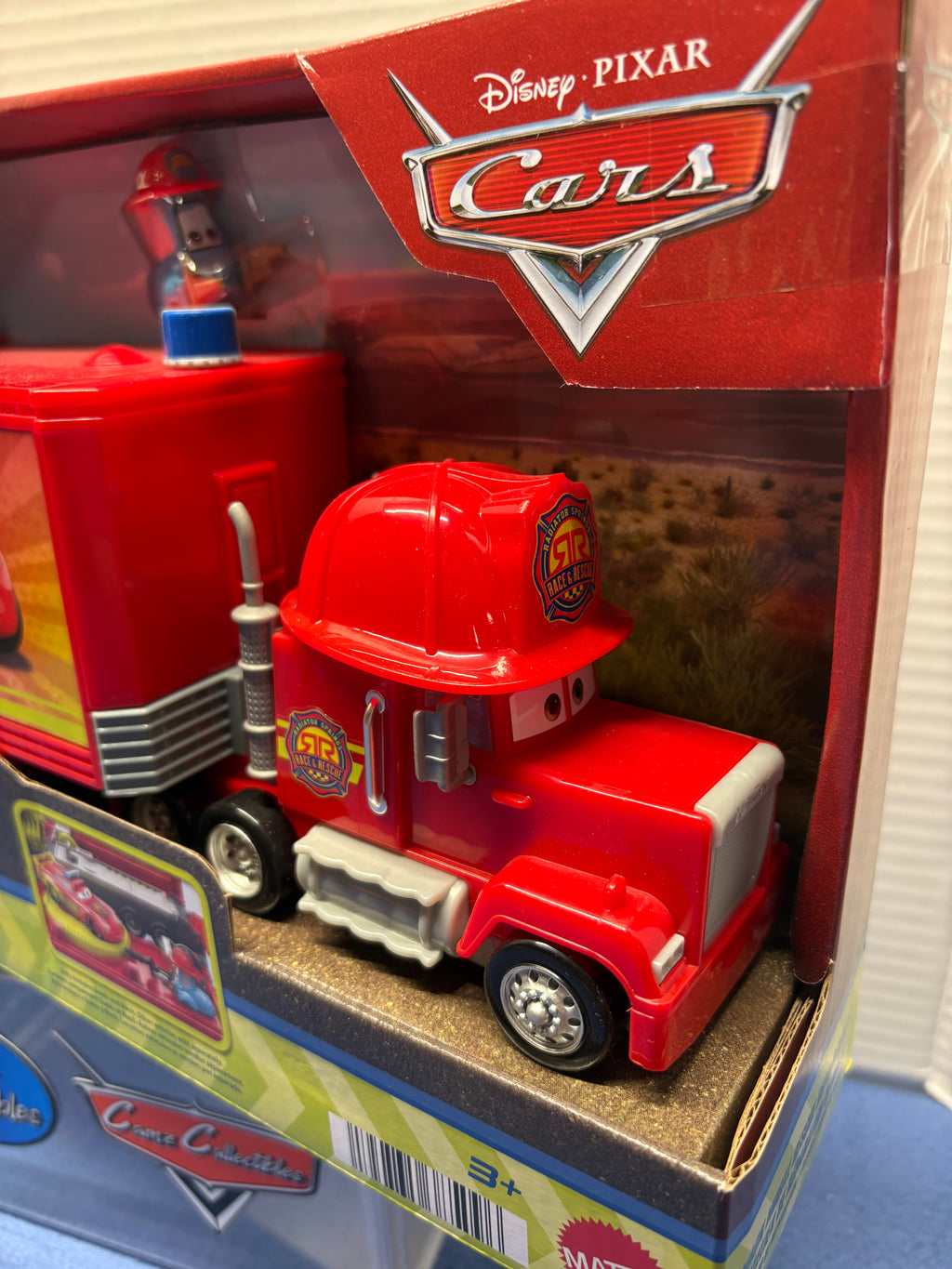 Disney Pixar Cars Race & Rescue Mack Mobile Rescue Repair Center
