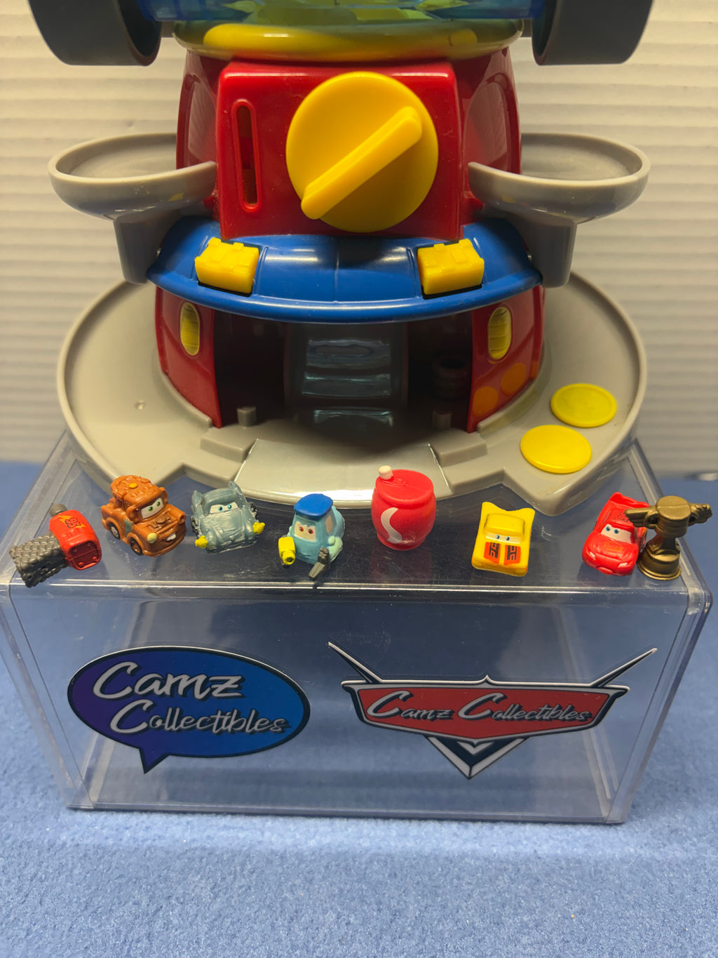 Disney Pixar Cars 2 Loose Globie Dispenser with squinkie coins and 8 squinkies