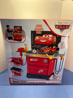 Disney Pixar Cars Lightning McQueen 19-piece Service Station box front