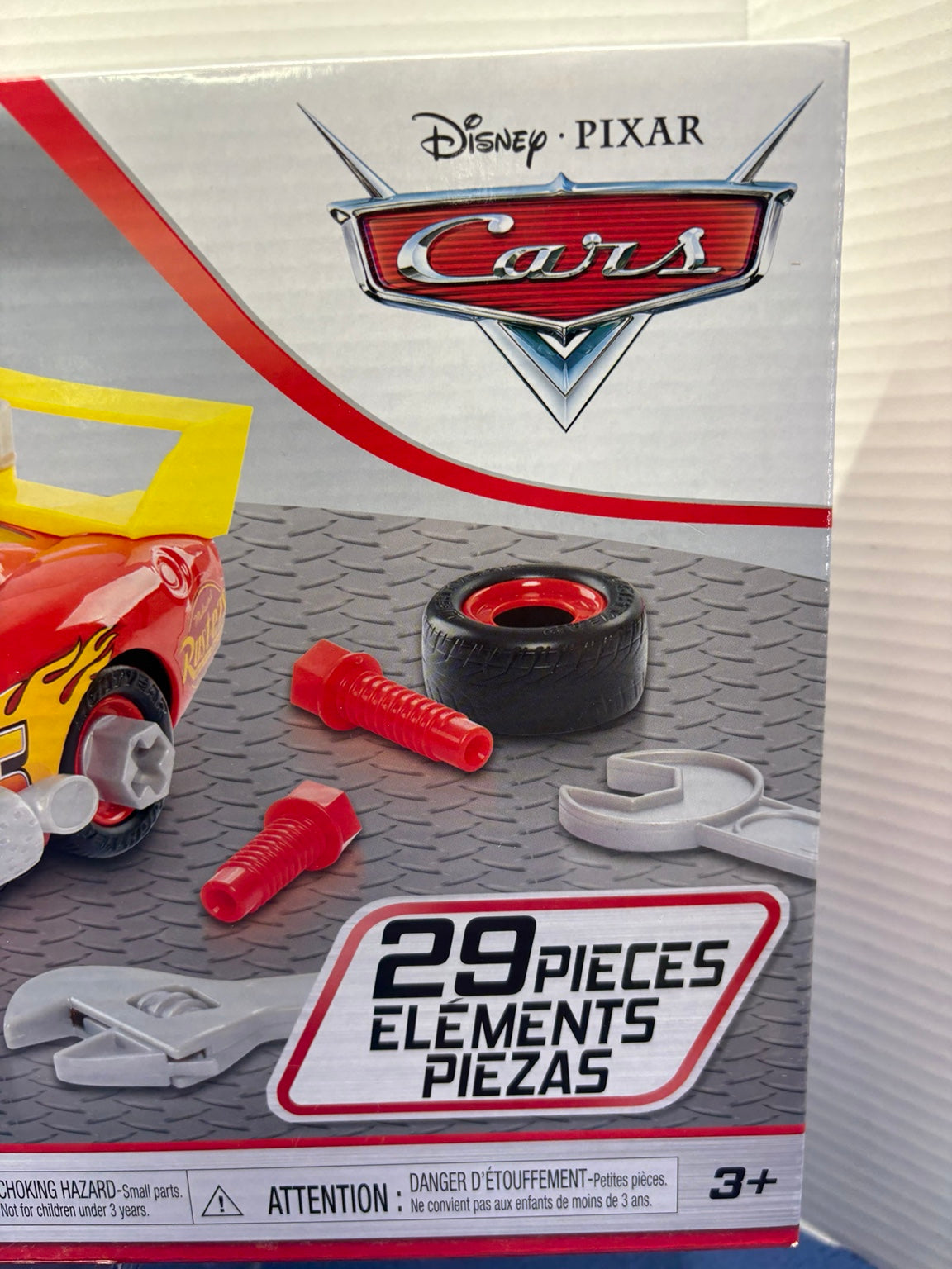 Race Ready Lightning McQueen 29 pieces and accessories packaging detail